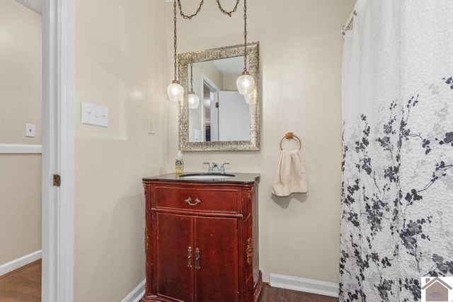 300 Valley St, Paducah, KY 42003