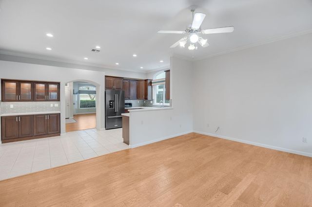 8668 Little Wood Cir, Elk Grove, CA 95624