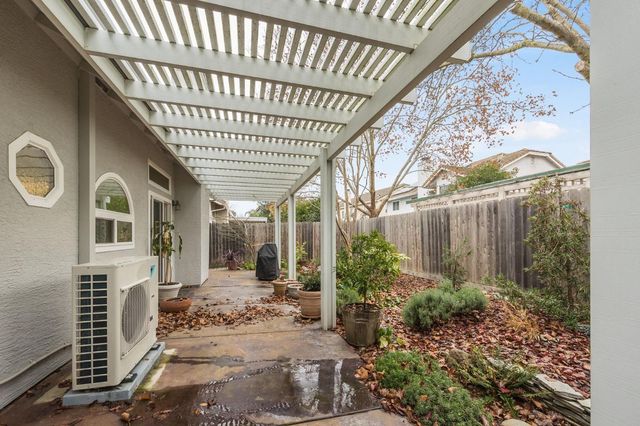 8668 Little Wood Cir, Elk Grove, CA 95624