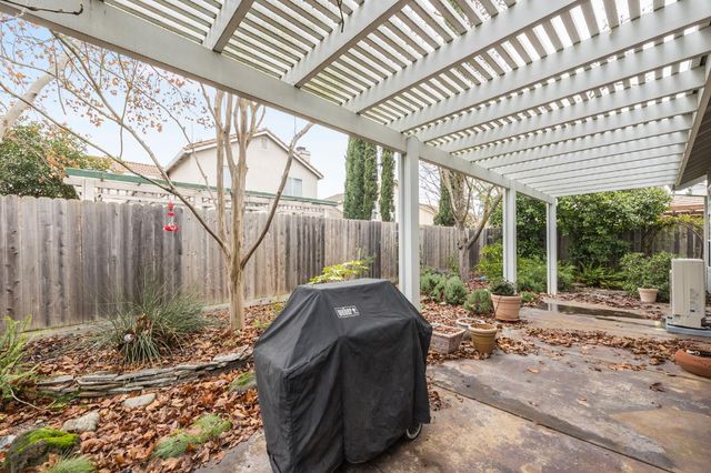 8668 Little Wood Cir, Elk Grove, CA 95624