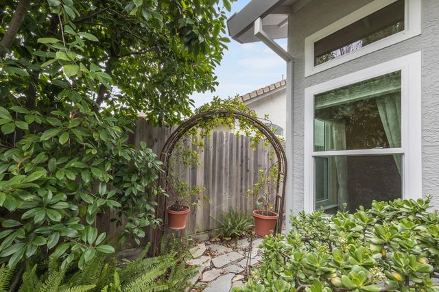 8668 Little Wood Cir, Elk Grove, CA 95624