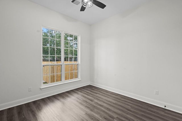 5270 Highlander Drive, Orange, TX 77630