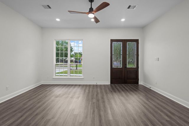 5270 Highlander Drive, Orange, TX 77630
