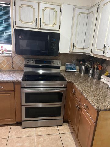 3390 NW 8th Place, Lauderhill, FL 33311