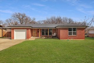 860 Lee Drive, Bedford, TX 76022