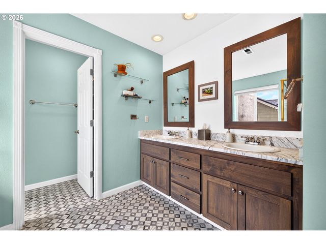 15524 Se BELMORE Hts, Portland, OR 97236
