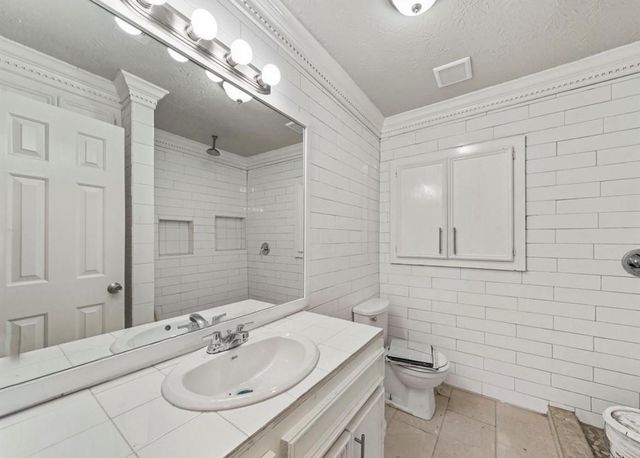 1207 Firnat Street, Houston, TX 77022