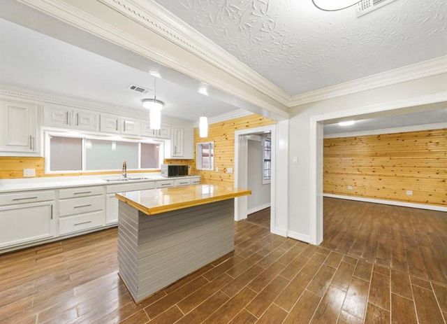 1207 Firnat Street, Houston, TX 77022