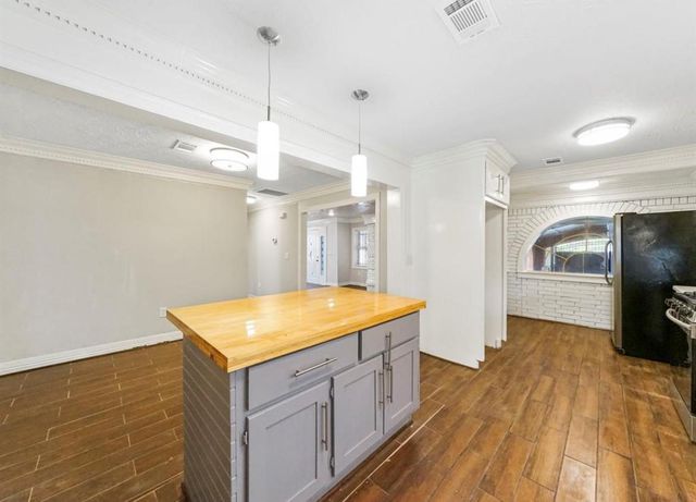 1207 Firnat Street, Houston, TX 77022