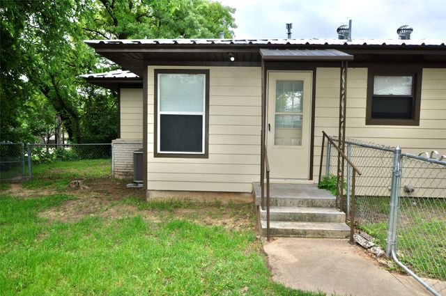712 W Bridge Street, Weatherford, TX 76086
