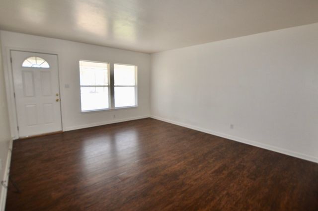 712 W Bridge Street, Weatherford, TX 76086