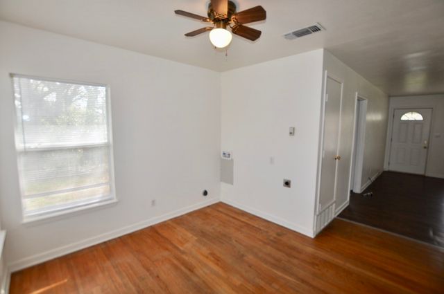 712 W Bridge Street, Weatherford, TX 76086