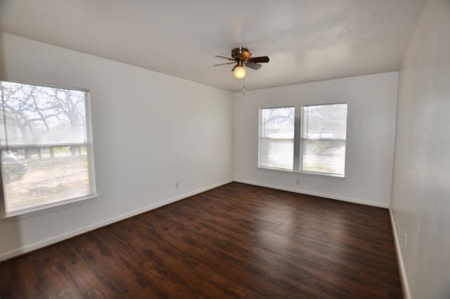 712 W Bridge Street, Weatherford, TX 76086