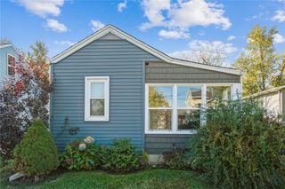 69 26th Ave SW, Cedar Rapids, IA 52404