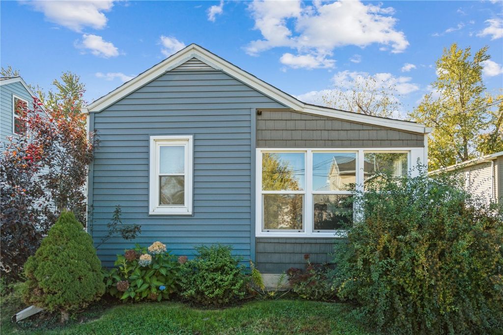 69 26th Ave SW, Cedar Rapids, IA 52404