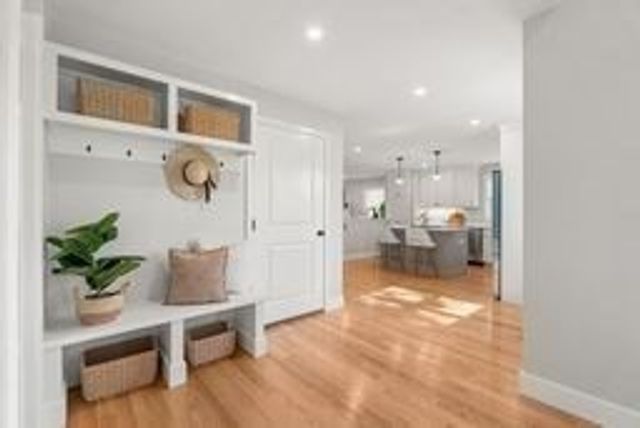 28 Fairview Ave, Ipswich, MA 01938