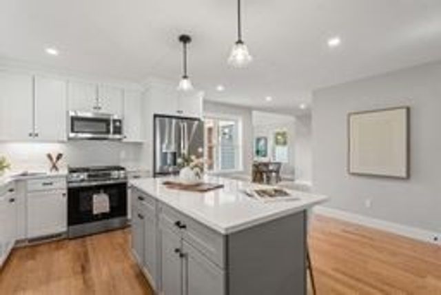 28 Fairview Ave, Ipswich, MA 01938