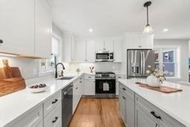 28 Fairview Ave, Ipswich, MA 01938