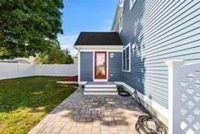 28 Fairview Ave, Ipswich, MA 01938