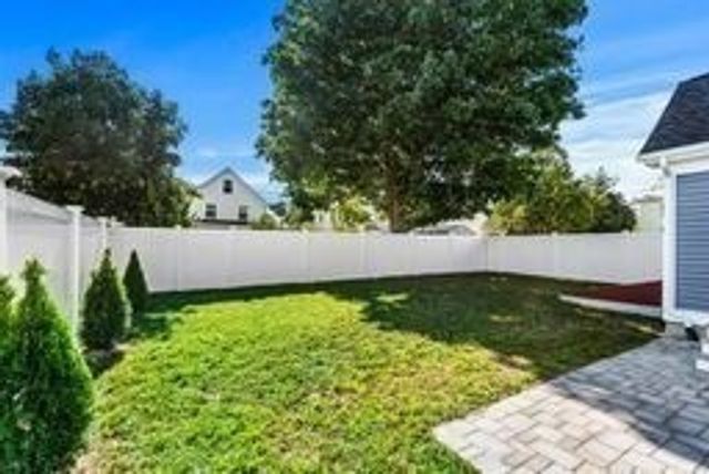 28 Fairview Ave, Ipswich, MA 01938