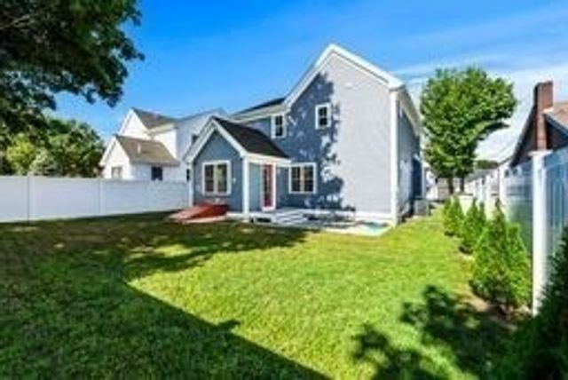 28 Fairview Ave, Ipswich, MA 01938
