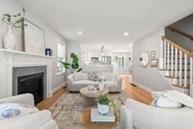 28 Fairview Ave, Ipswich, MA 01938