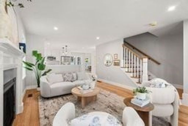 28 Fairview Ave, Ipswich, MA 01938