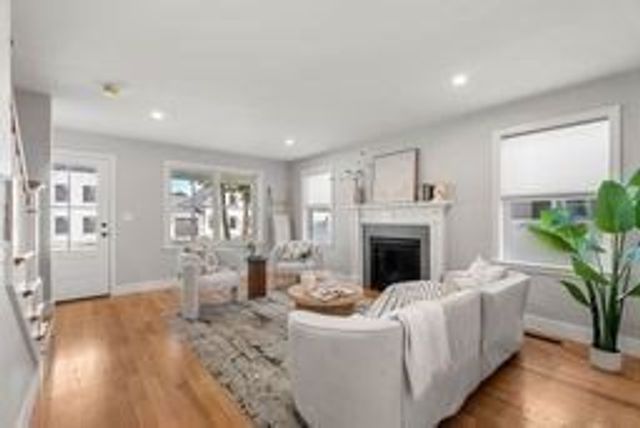 28 Fairview Ave, Ipswich, MA 01938