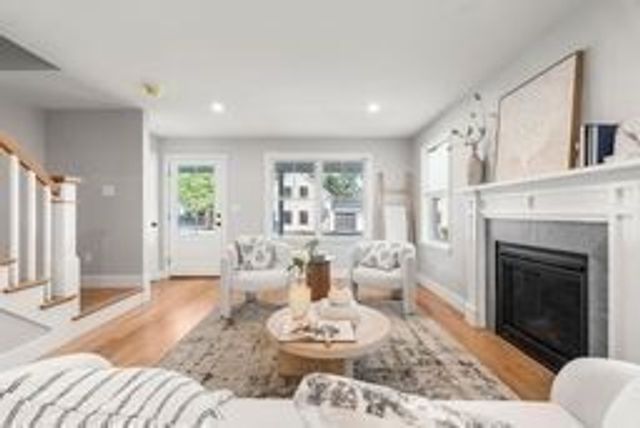 28 Fairview Ave, Ipswich, MA 01938