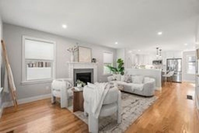 28 Fairview Ave, Ipswich, MA 01938