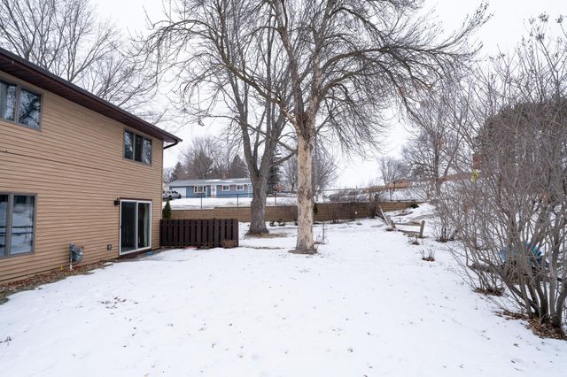 434 E 11th Street L, New Richmond, WI 54017