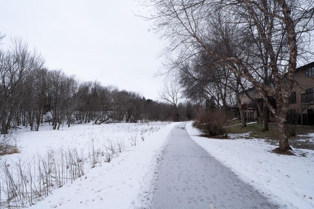 434 E 11th Street L, New Richmond, WI 54017