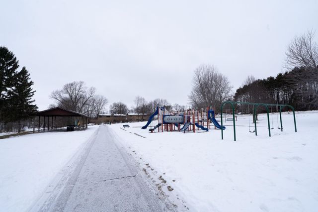 434 E 11th Street L, New Richmond, WI 54017