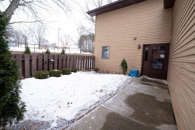 434 E 11th Street L, New Richmond, WI 54017