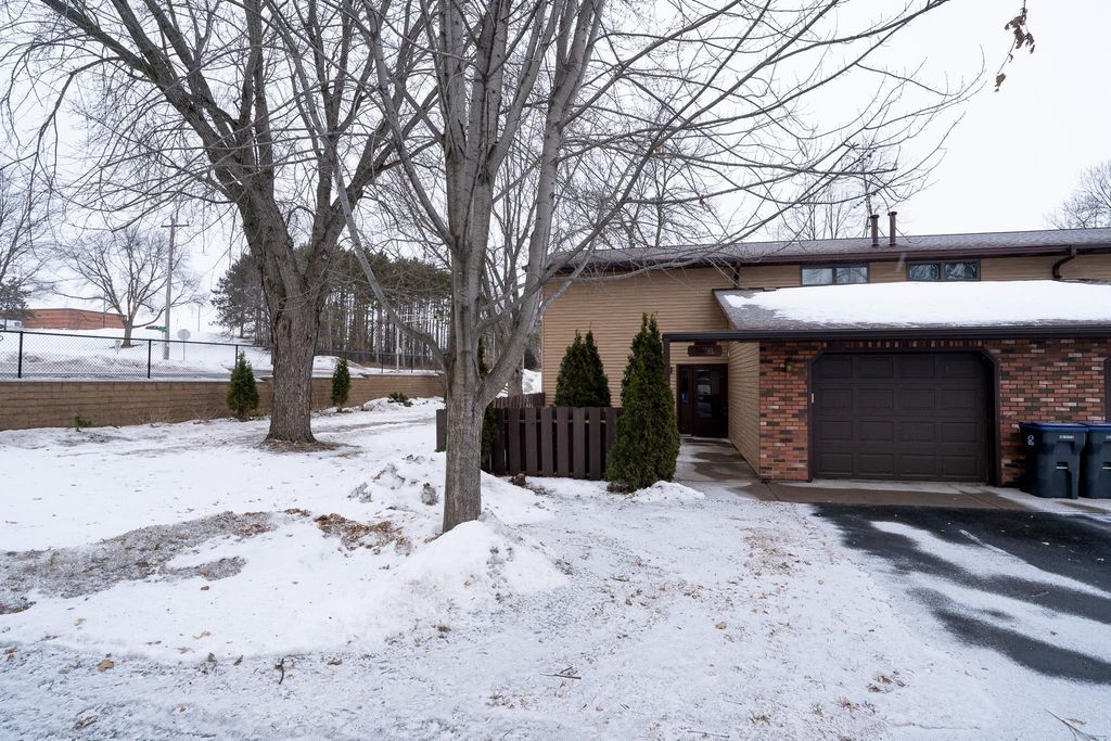 434 E 11th Street L, New Richmond, WI 54017