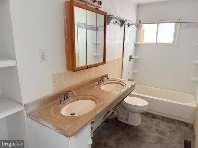 6 CIRCLE DR, Reading, PA 19606