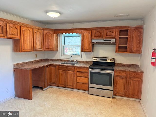 6 CIRCLE DR, Reading, PA 19606