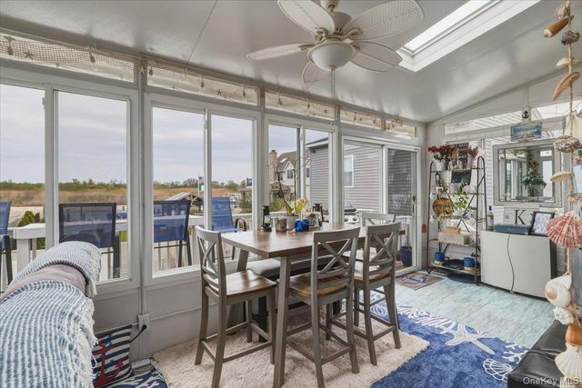 981 S 4th Street, Lindenhurst, NY 11757