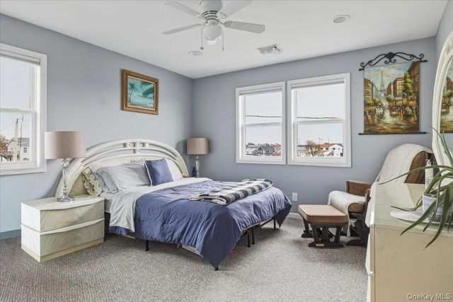 981 S 4th Street, Lindenhurst, NY 11757