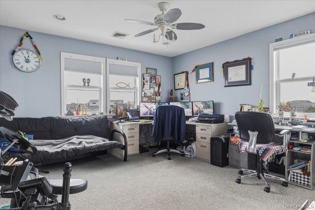 981 S 4th Street, Lindenhurst, NY 11757