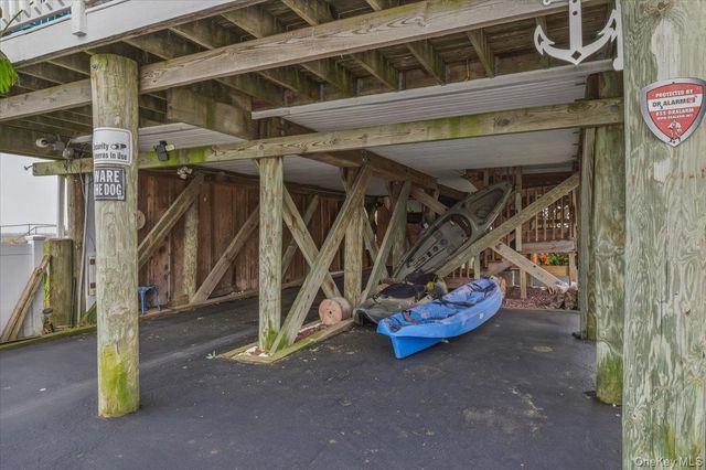 981 S 4th Street, Lindenhurst, NY 11757