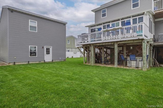 981 S 4th Street, Lindenhurst, NY 11757