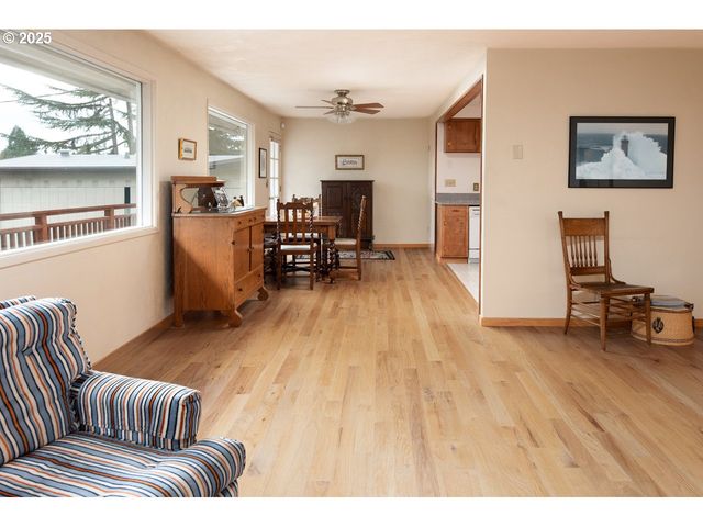 2545 CHARNELTON St, Eugene, OR 97405