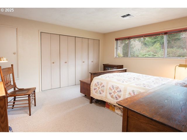 2545 CHARNELTON St, Eugene, OR 97405