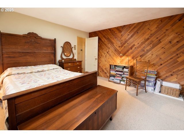 2545 CHARNELTON St, Eugene, OR 97405