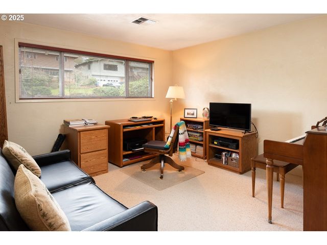 2545 CHARNELTON St, Eugene, OR 97405