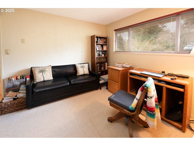 2545 CHARNELTON St, Eugene, OR 97405