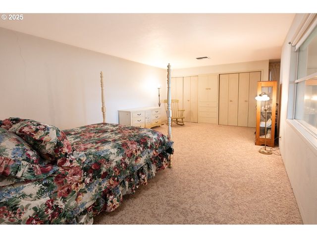 2545 CHARNELTON St, Eugene, OR 97405