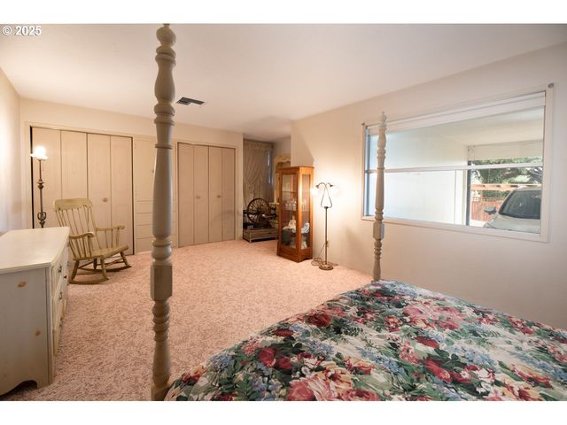 2545 CHARNELTON St, Eugene, OR 97405