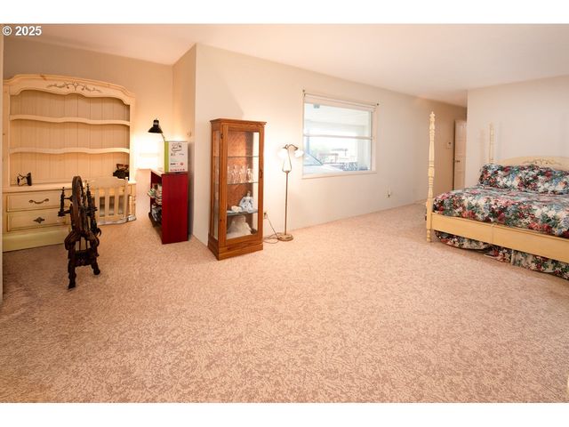 2545 CHARNELTON St, Eugene, OR 97405